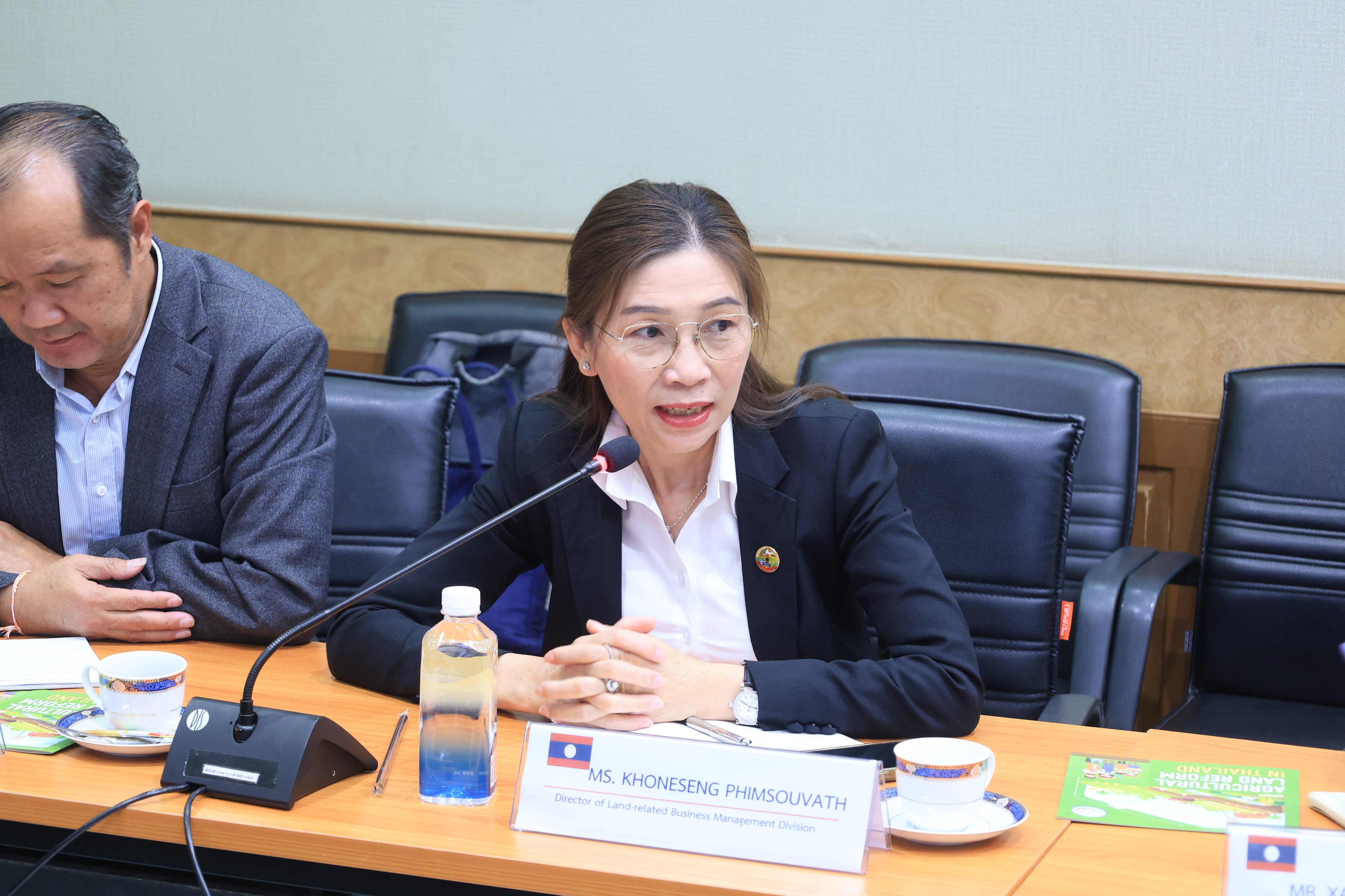 title - ส.ป.ก. ต้อนรับคณะผู้บริหารและเจ้าหน้าที่จากกรมบริหารและจัดการที่ดิน สปป.ลาว 